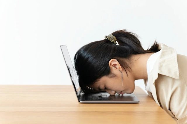 Quarter Life Crisis: Mengapa Ini Terjadi dan Bagaimana Menghadapinya 10 Quarter Life Crisis: Mengapa Ini Terjadi dan Bagaimana Menghadapinya 9